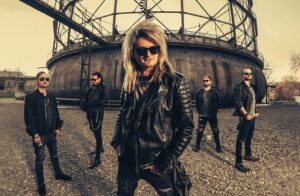KISSIN DYNAMITE : Back With A Bang en écoute