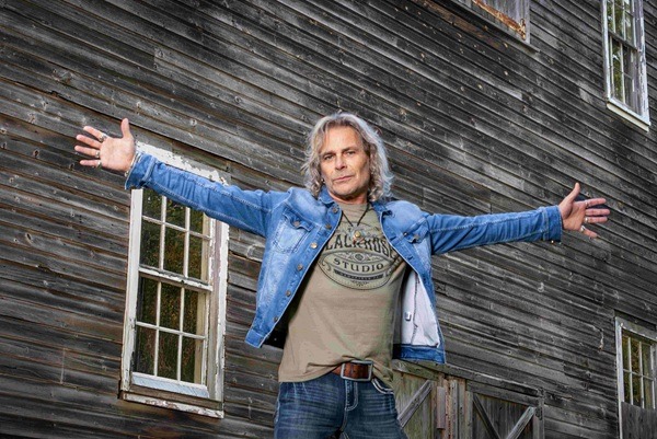 Mike Tramp : single « All Burn In Hell »