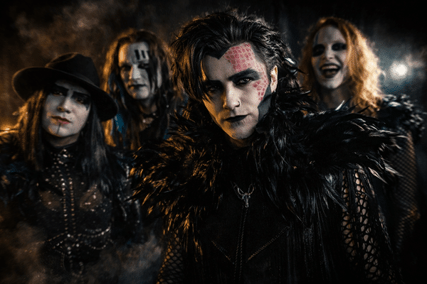 LIPZ : vidéo « Straight Up » (de Paula Abdul)