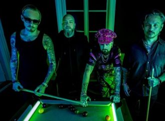 SELF DECEPTION : DON&rsquo;T B E L O N G