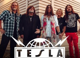 Tesla : clip de « Spread Your Wings »