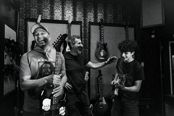 Tom Morello : nouveau single « Adjourn It »